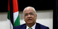 من هو صائب عريقات